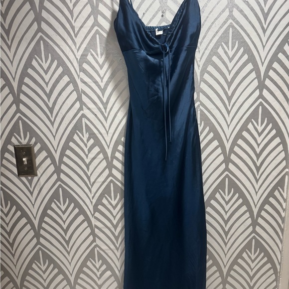Princess Polly Blue Maxi Special Occasion Dress with Elegant Sheen - Picture 6 of 11